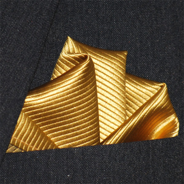 Bröstnäsduk guld N152